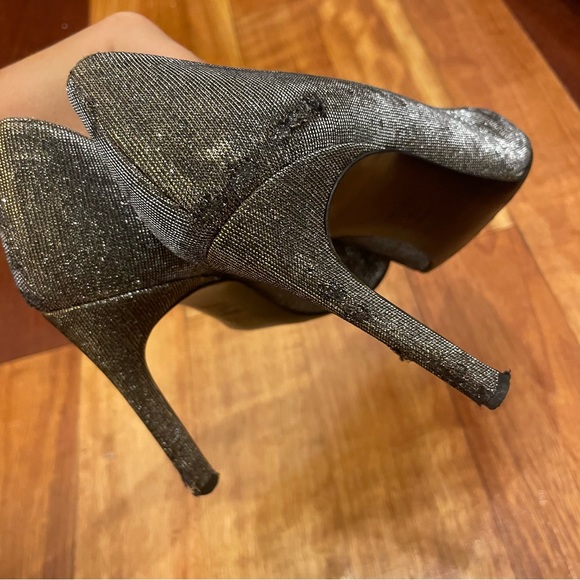 Stuart Weitzman gold sparkly point toe heels - Picture 2 of 4